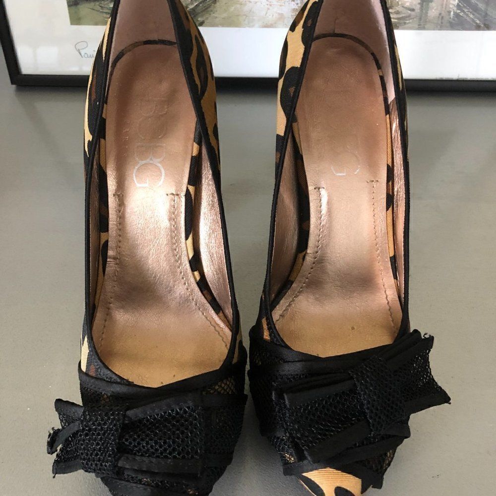 BCBG Paris Phynia Leopard Pump‎ - Picture 5 of 10